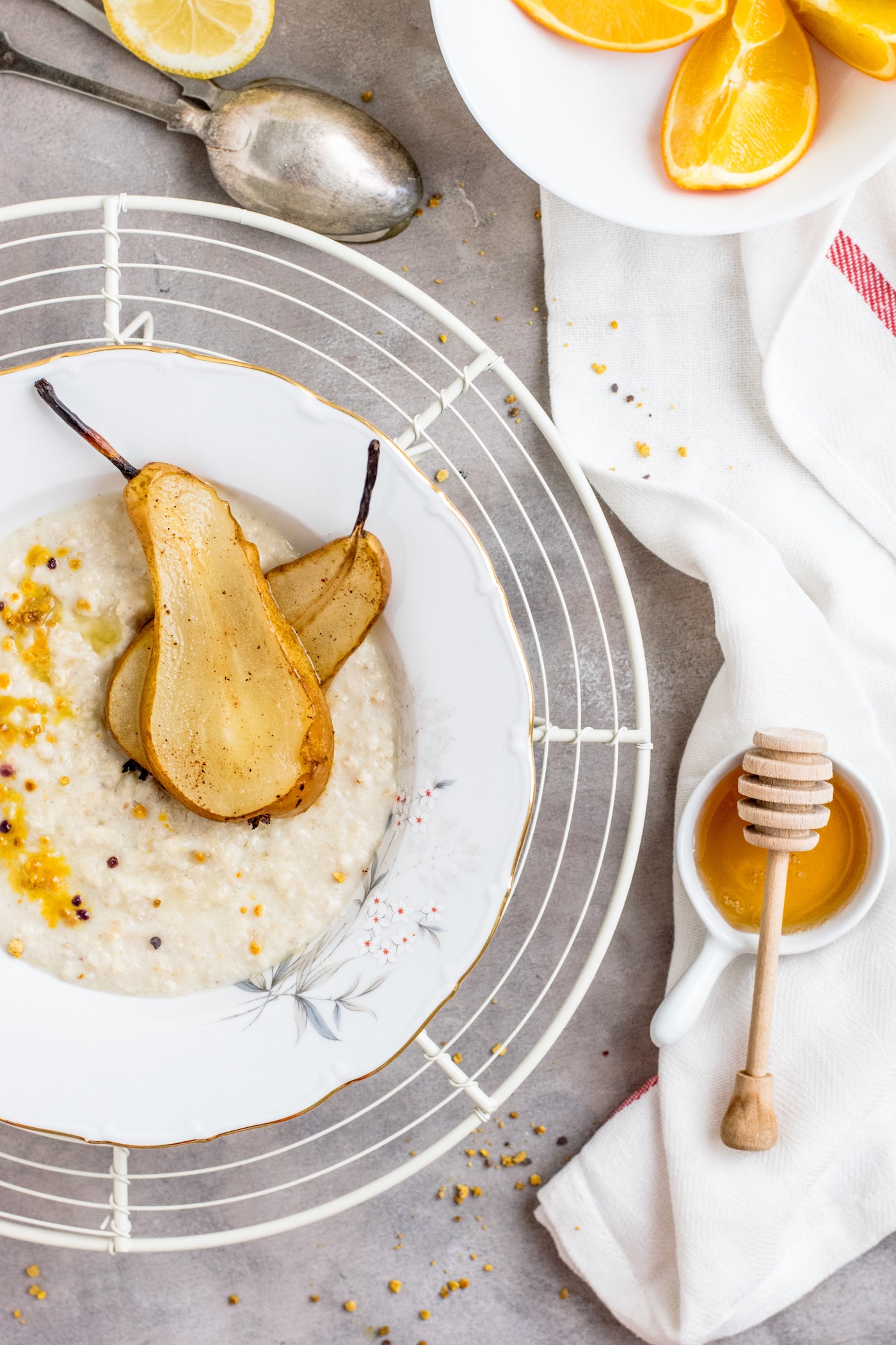  Bowl of oatmeal with honey highlighting healing foods used in functional wellness coaching